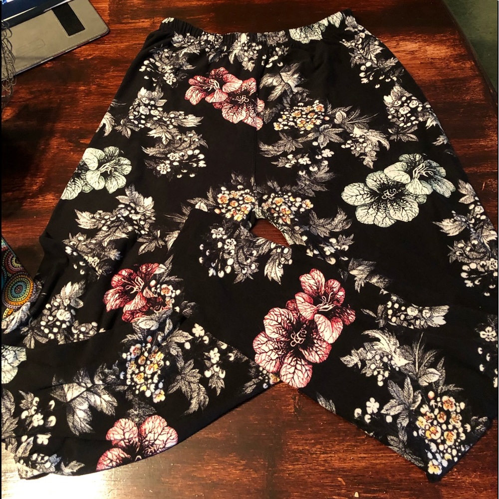 Black floral butterflies leggings plus